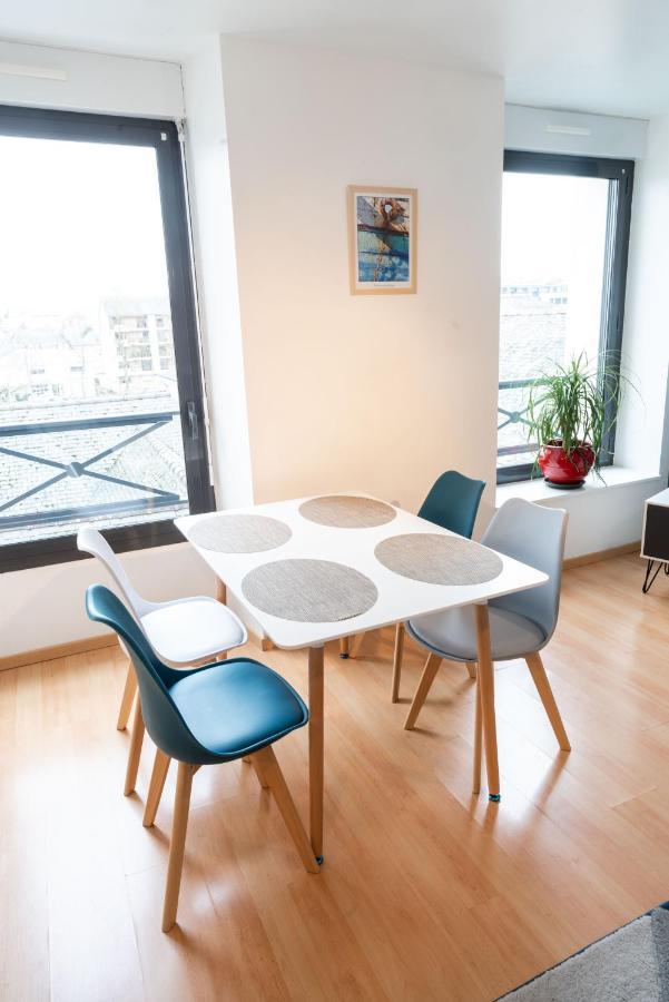 Appartement rien que pour vous proche centre ville Laval  Extérieur photo
