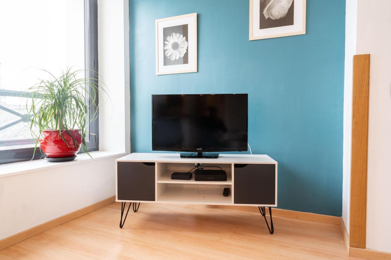 Appartement rien que pour vous proche centre ville Laval  Extérieur photo