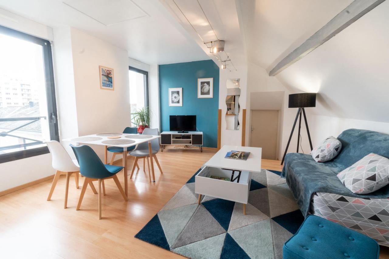Appartement rien que pour vous proche centre ville Laval  Extérieur photo