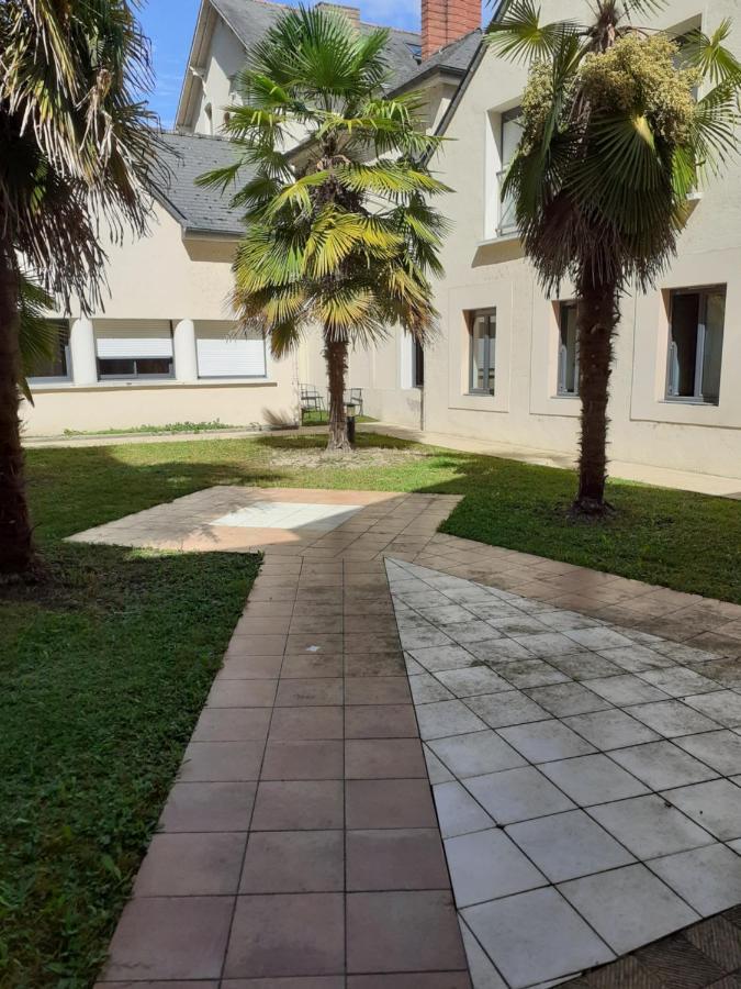 Appartement rien que pour vous proche centre ville Laval  Extérieur photo